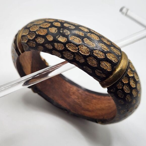 Beautiful Boho Bangle Bracelet 7.5" Carved Wood & Brass Art of Wear Black Brown - Picture 3 of 7